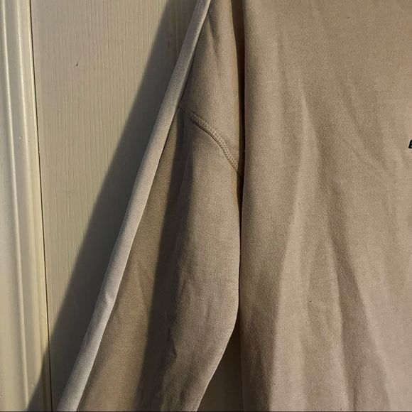 ✨Disney Mickey Mouse NWOT Tan and White Cropped Sweater - Size Large ✨ - Picture 3 of 11